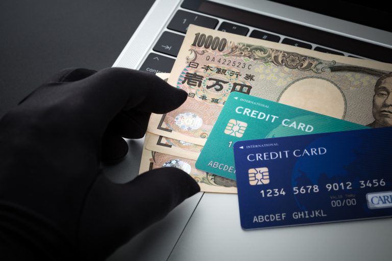 クレジットカードが止められた！不正の疑いとは？利用の再開は可能か？